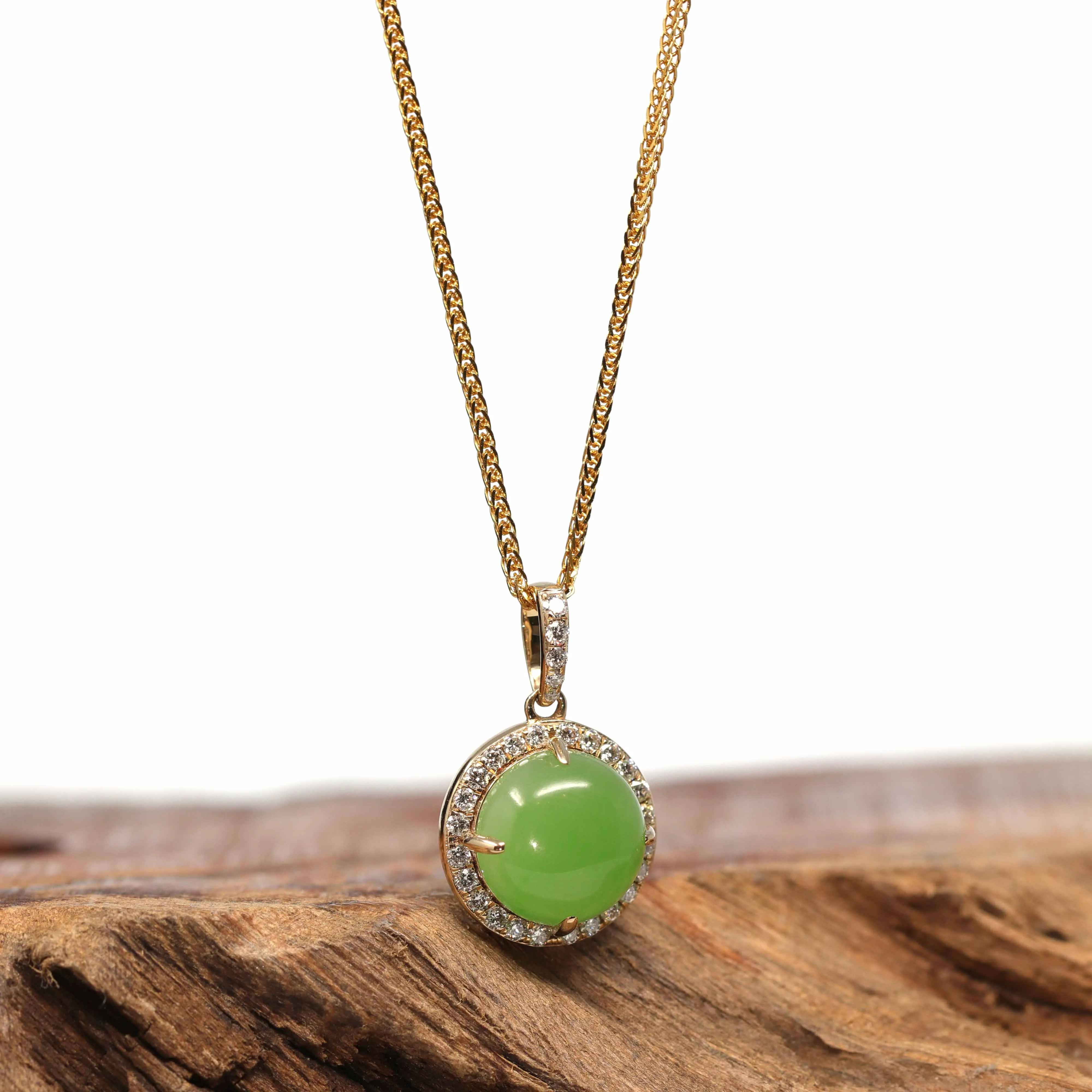 14K Gold Genuine Green Apple Green Jade Circle Pendant Necklace With VS1 Diamond