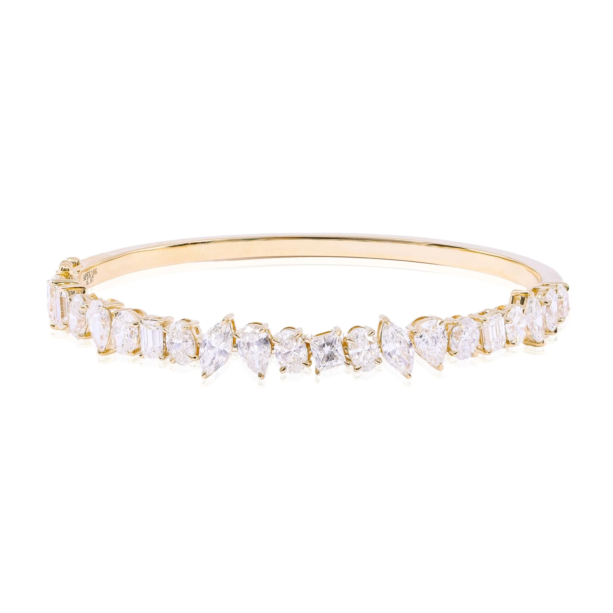 18K YELLOW GOLD DIAMOND MIXED CUT BANGLE BRACELET - 6.87CTW