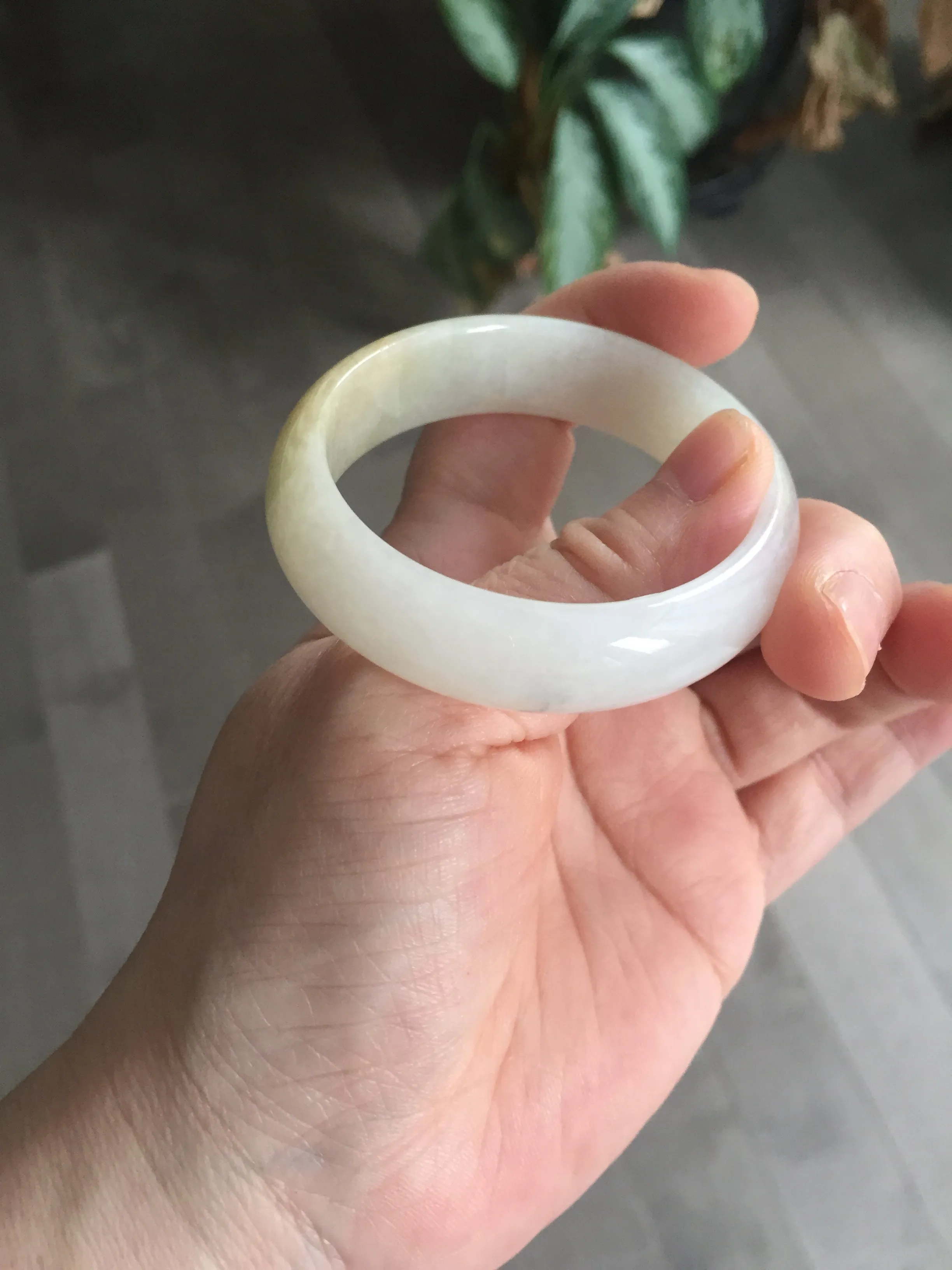 47.5mm Certified Type A 100% Natural icy light green/white oval Jadeite Jade bangle Q61-6673