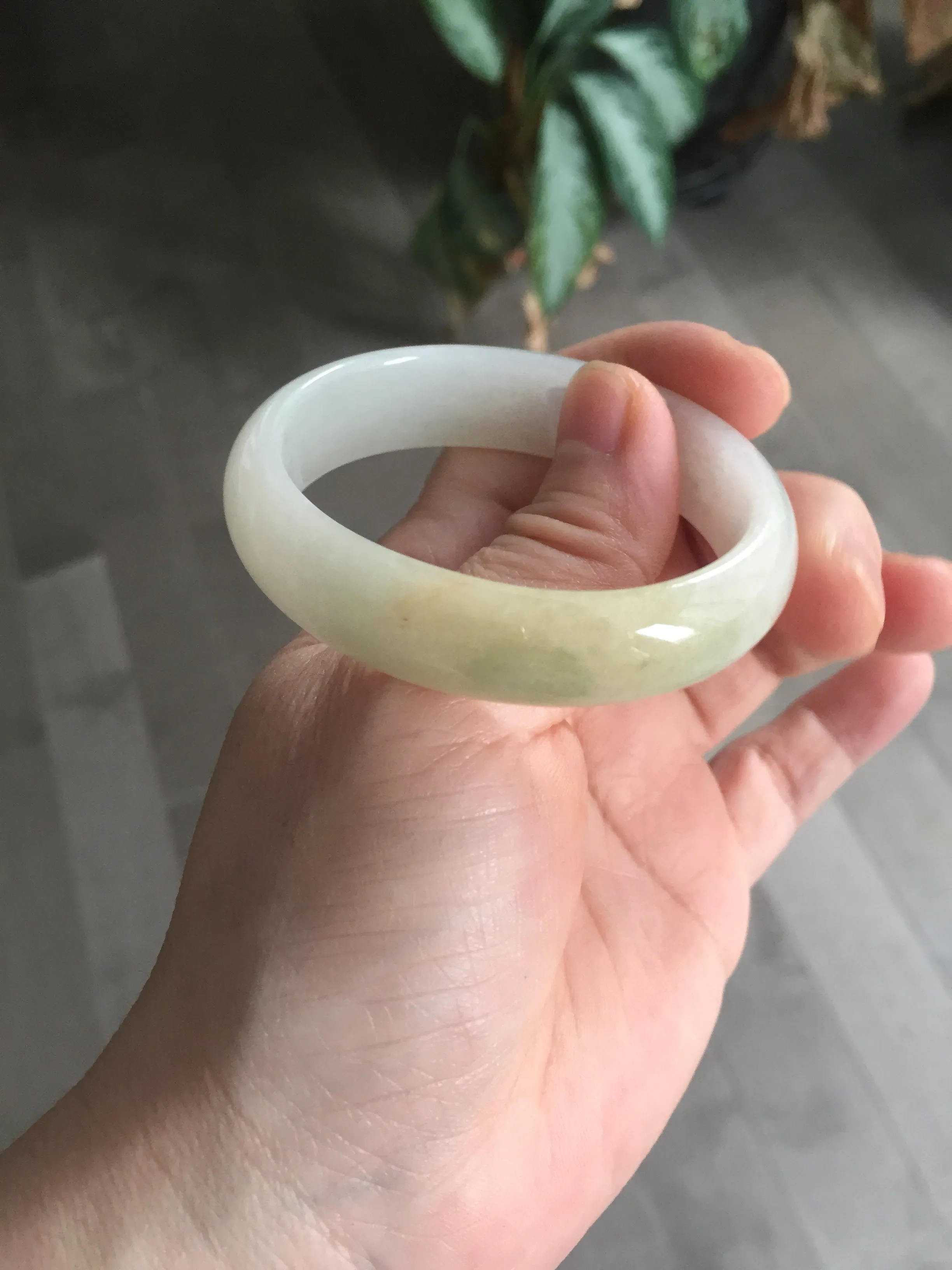 47.5mm Certified Type A 100% Natural icy light green/white oval Jadeite Jade bangle Q61-6673