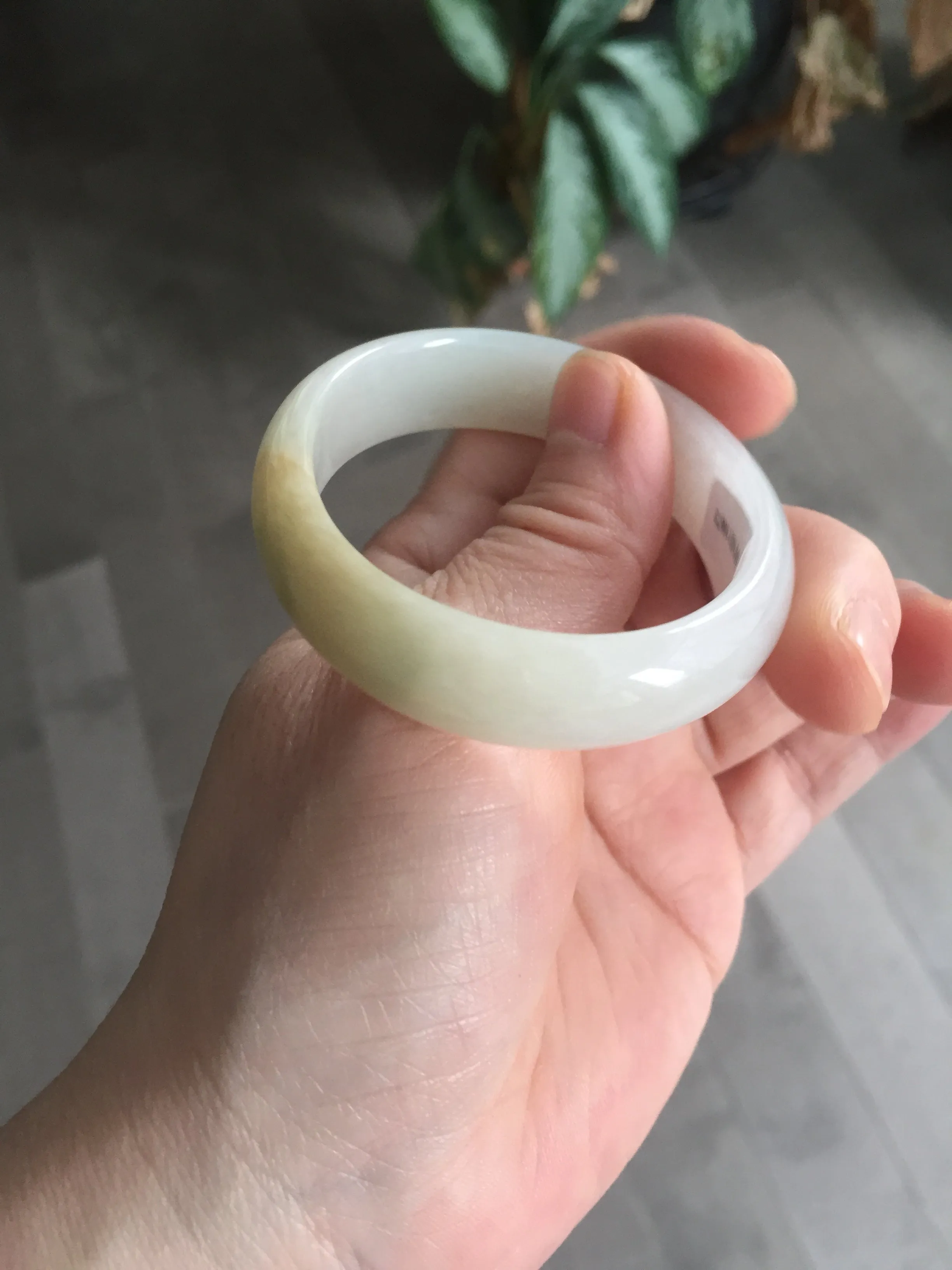 47.5mm Certified Type A 100% Natural icy light green/white oval Jadeite Jade bangle Q61-6673