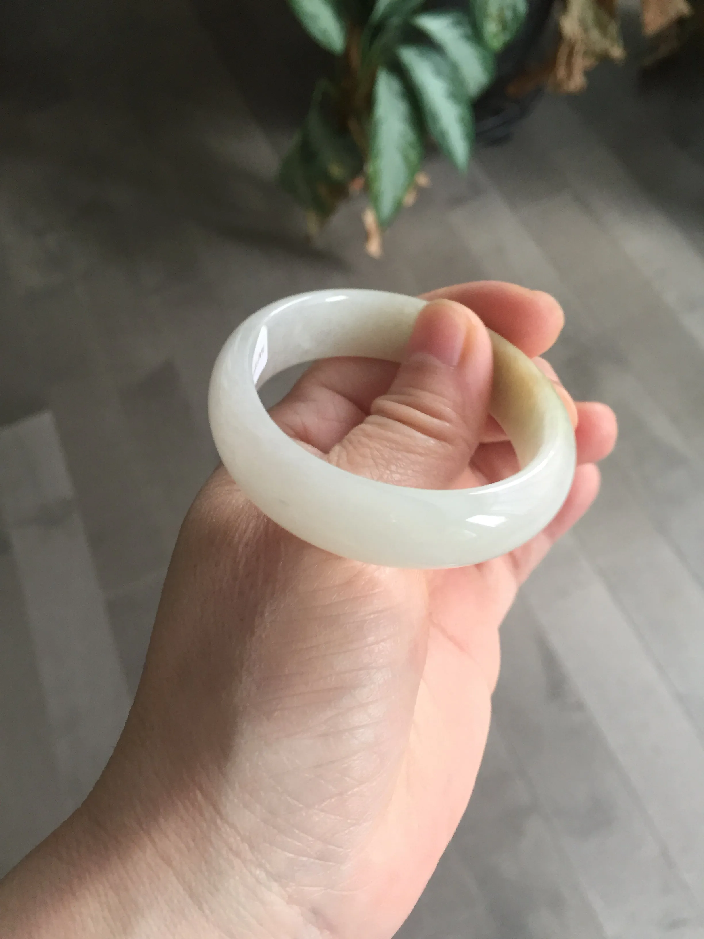 47.5mm Certified Type A 100% Natural icy light green/white oval Jadeite Jade bangle Q61-6673