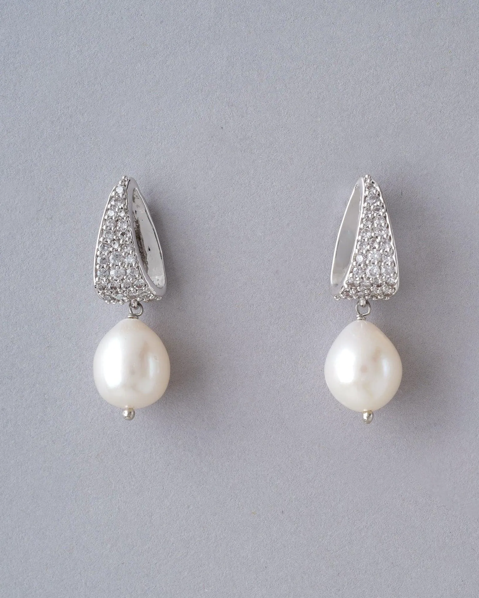 Bling Blogger Pearl Earring