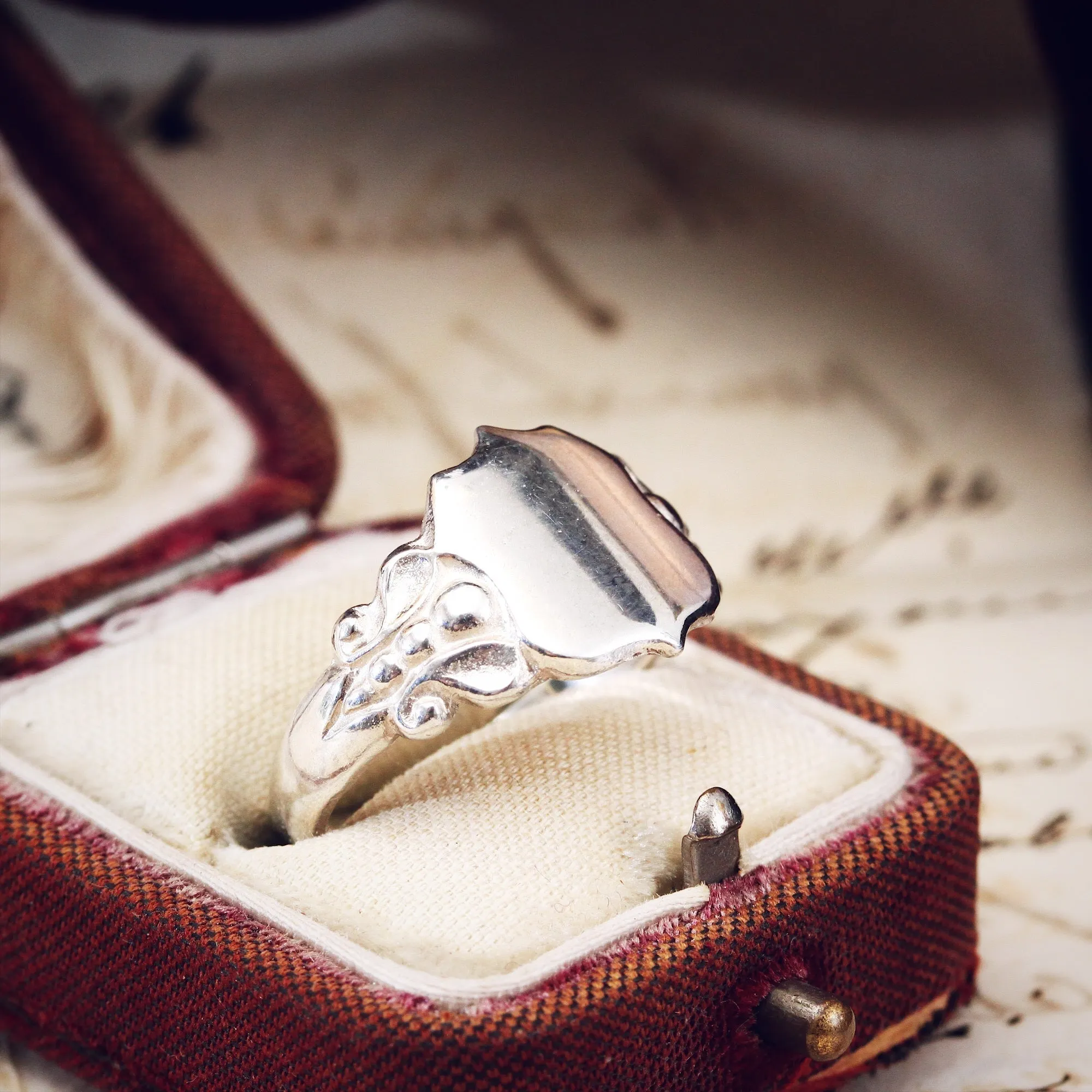 Date 1971 Vintage Silver Shield Signet Ring