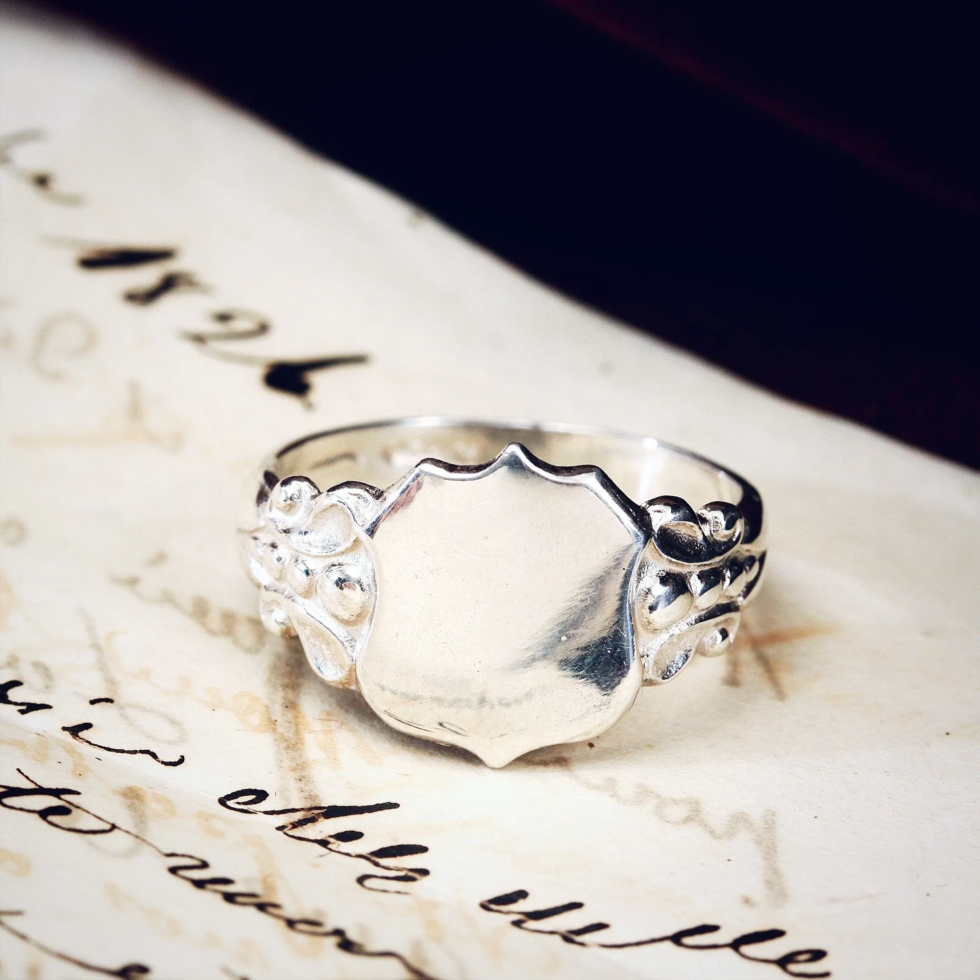 Date 1971 Vintage Silver Shield Signet Ring