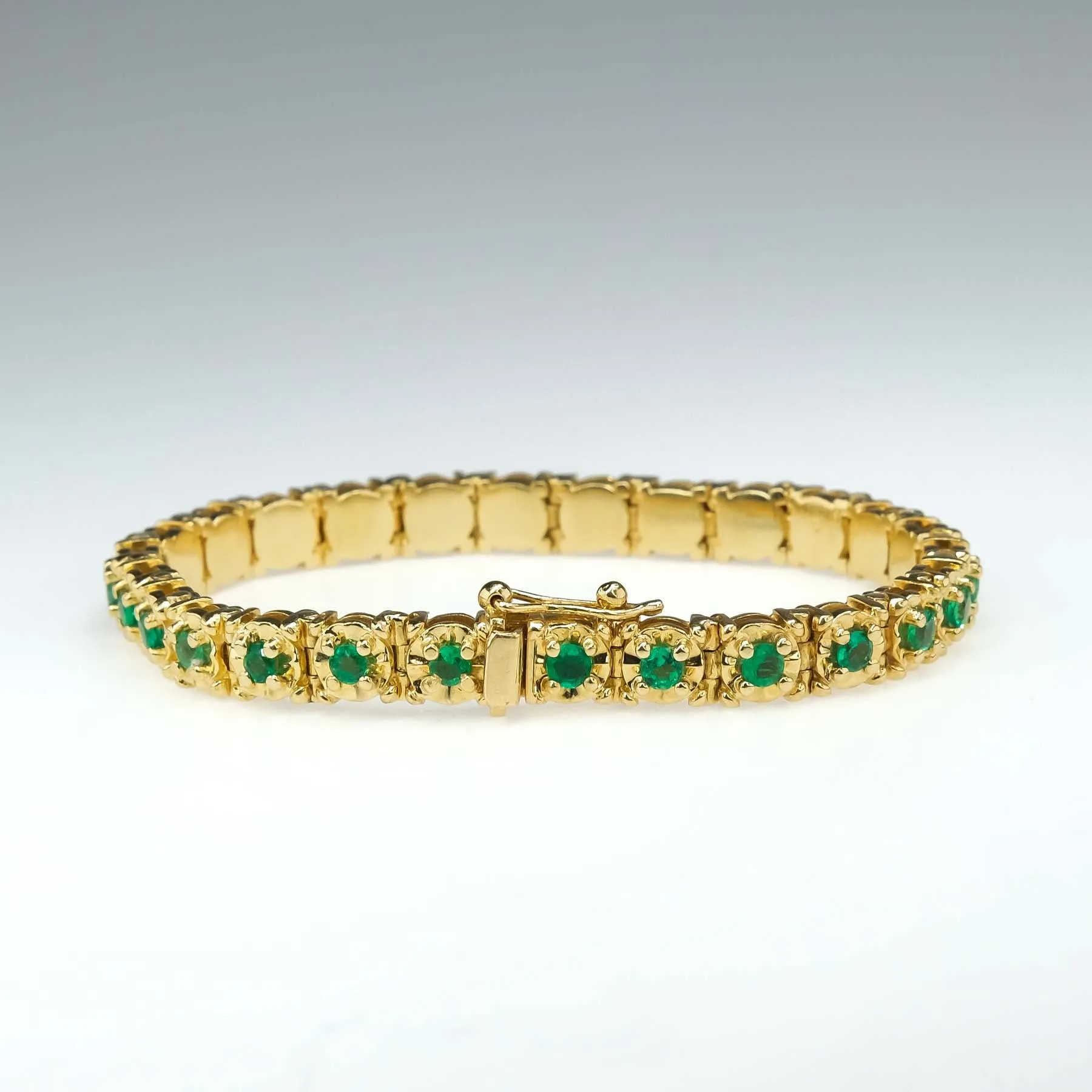 Emerald Tennis Bracelet in 18K Yellow Gold