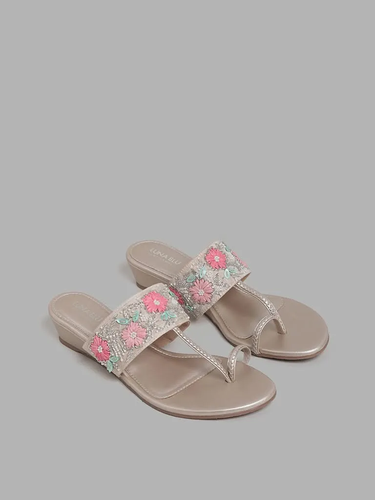 LUNA BLU Beige Floral Embroidered Toe Ring Sandals