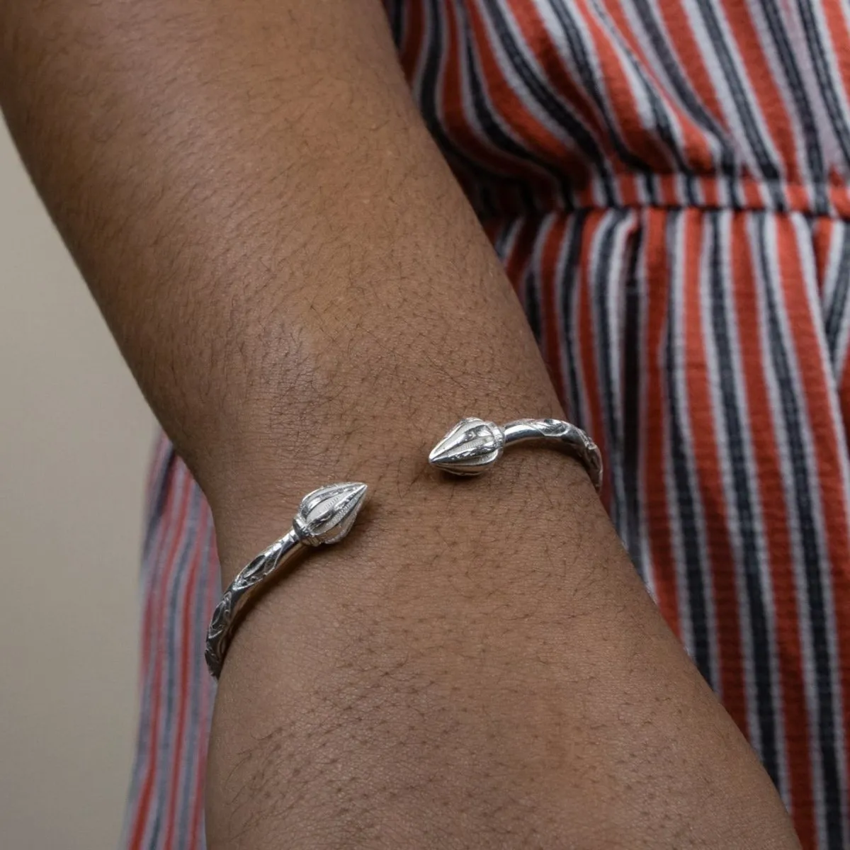 Medium Cocoa Pods Bangle with Diamante Pattern