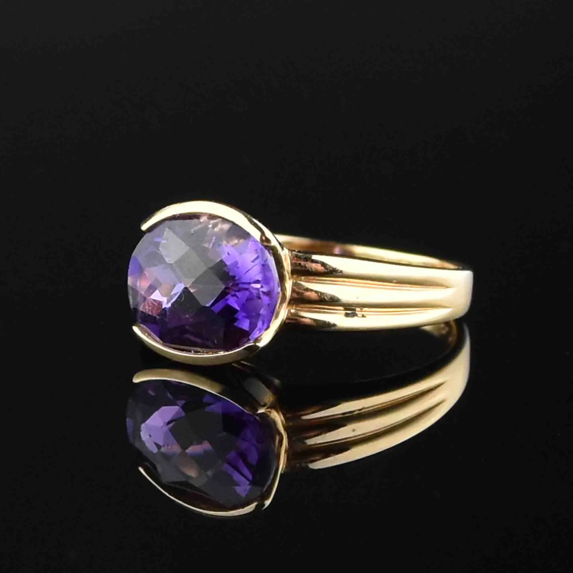 Vintage Oval Amethyst 14K Gold Cocktail Ring