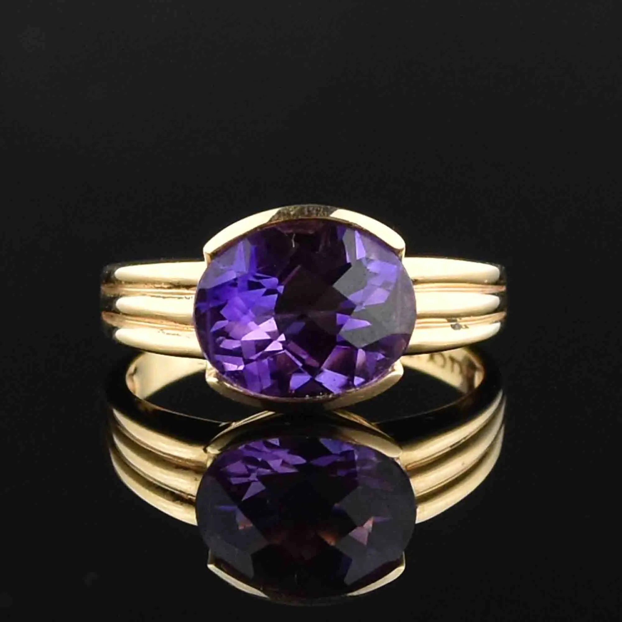 Vintage Oval Amethyst 14K Gold Cocktail Ring