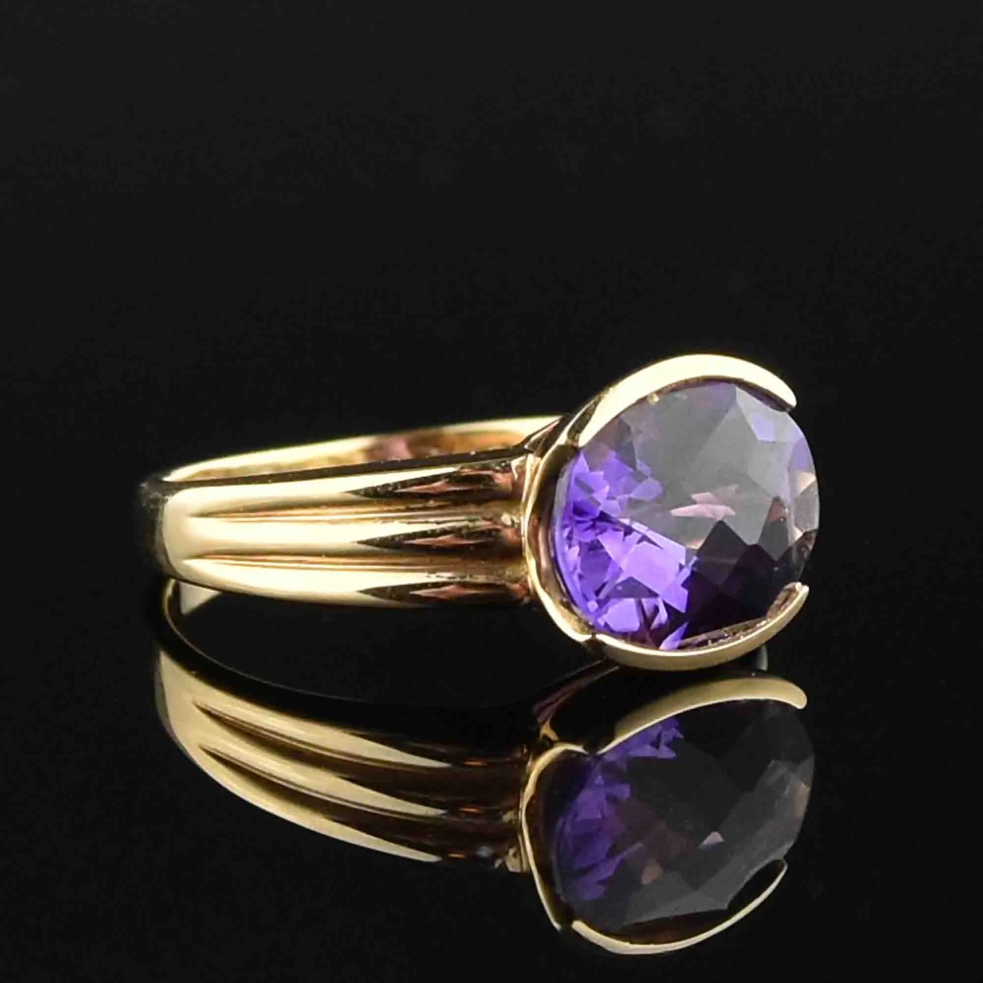 Vintage Oval Amethyst 14K Gold Cocktail Ring