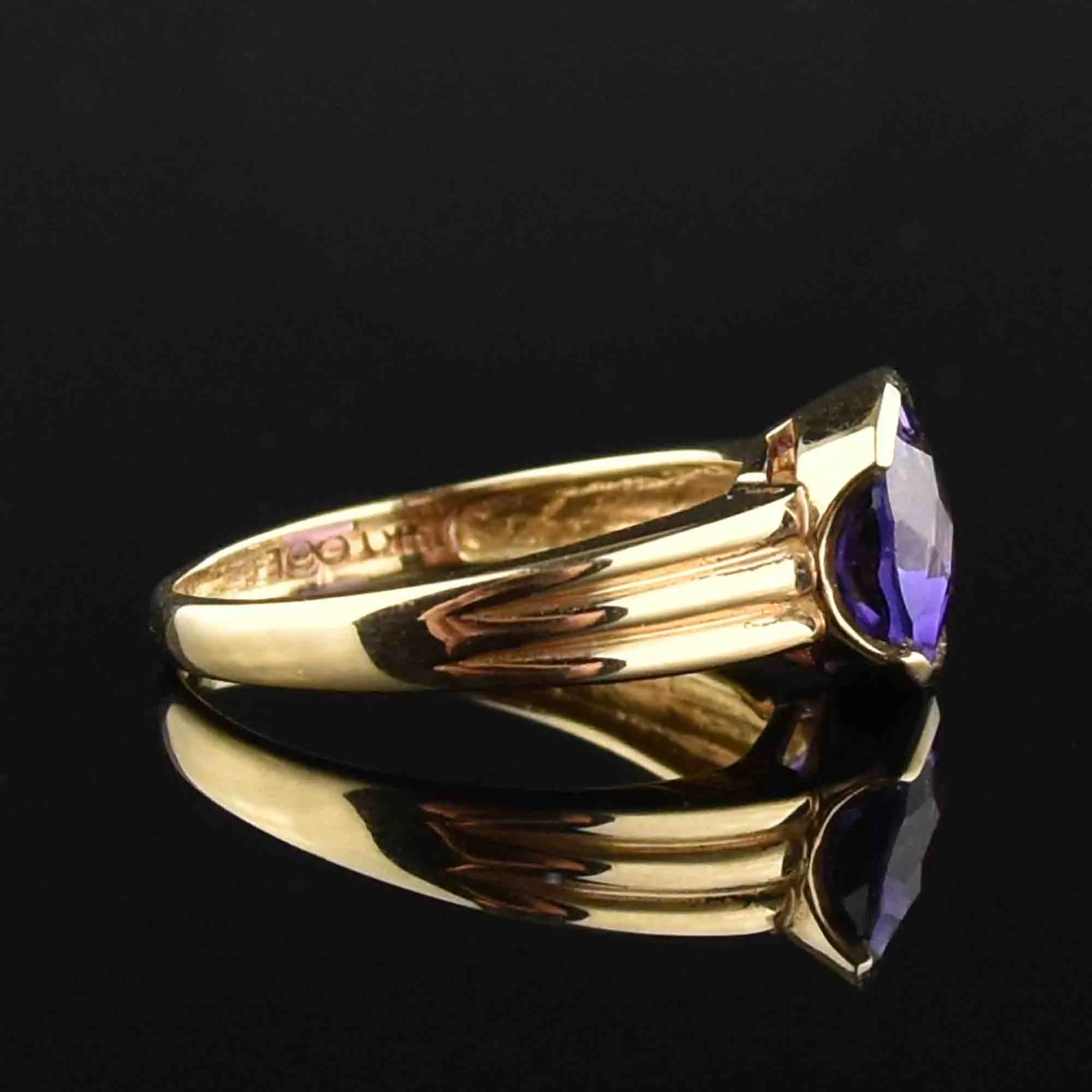 Vintage Oval Amethyst 14K Gold Cocktail Ring