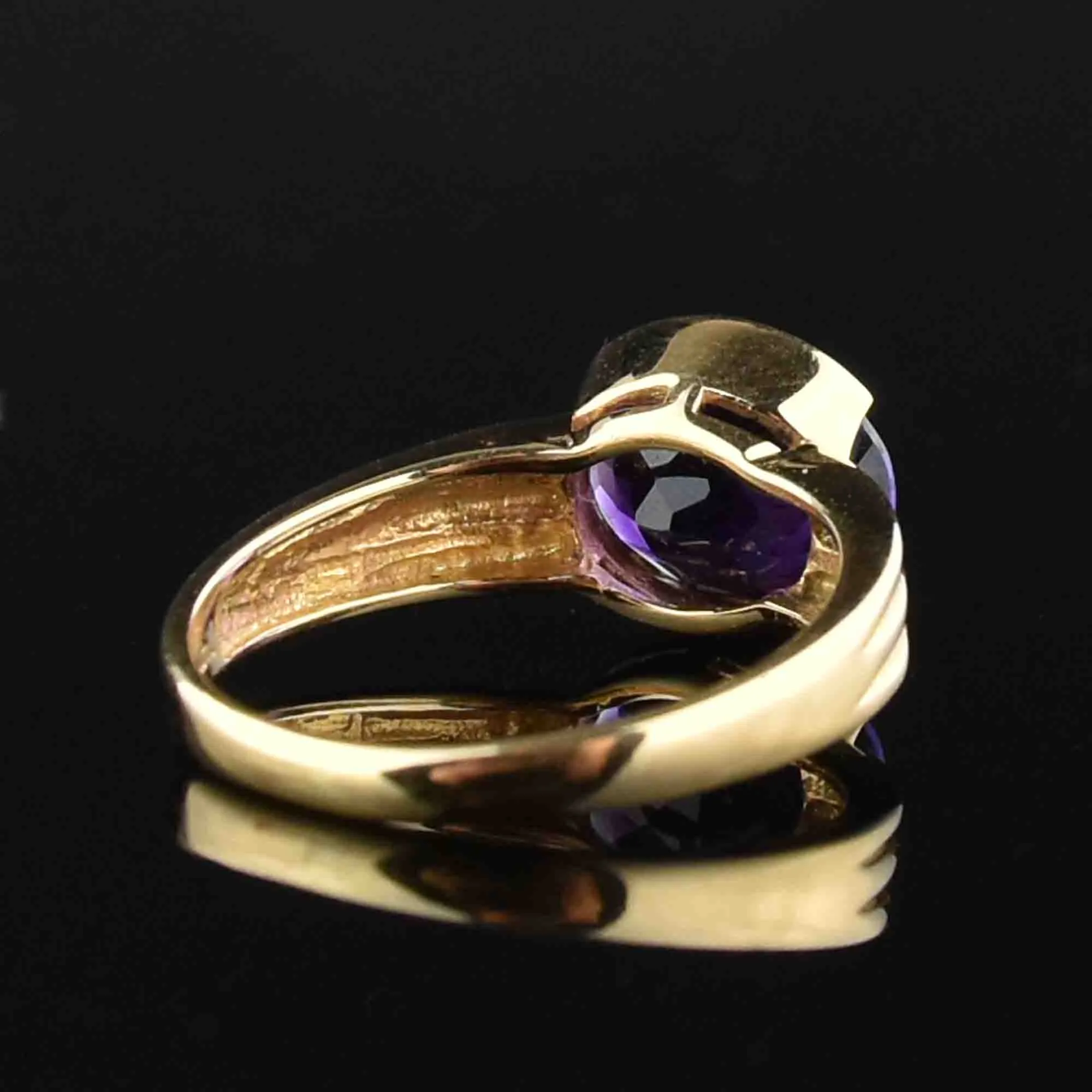 Vintage Oval Amethyst 14K Gold Cocktail Ring